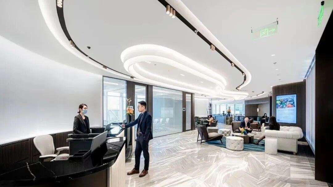 汇丰银行大厦德事联合办公前台接待区实景